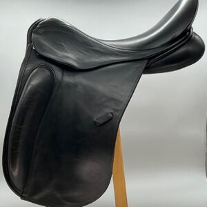 County Epiphany 17.5 M Saddle Black