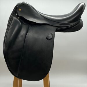 Master Jump 17.5 M Black Saddle