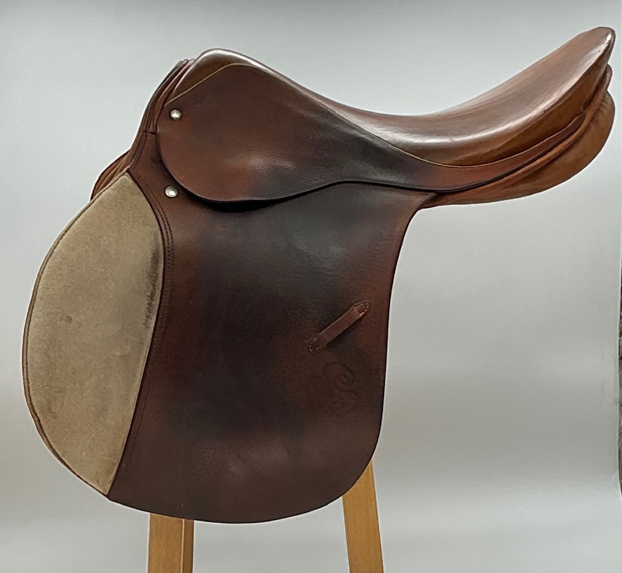 Stubben Siegfried 17.5 W (31) Brown Saddle